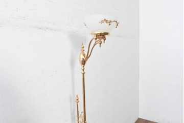 中古　YAMAGIWA(ヤマギワ)　優美な装飾が施されたフロアランプ　(R-087010)