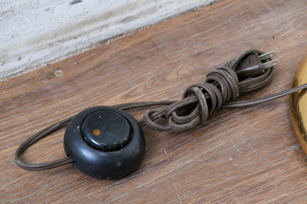 中古　YAMAGIWA(ヤマギワ)　優美な装飾が施されたフロアランプ　(R-087010)