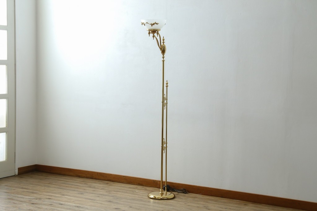 中古　YAMAGIWA(ヤマギワ)　優美な装飾が施されたフロアランプ　(R-087010)