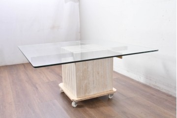 中古　イタリア高級家具ブランド　Artedi(アルディ)　石材ベースと十字フレームが特徴的なガラストップローテーブル　(R-087011)