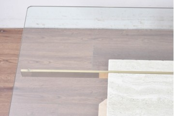 中古　イタリア高級家具ブランド　Artedi(アルディ)　石材ベースと十字フレームが特徴的なガラストップローテーブル　(R-087011)