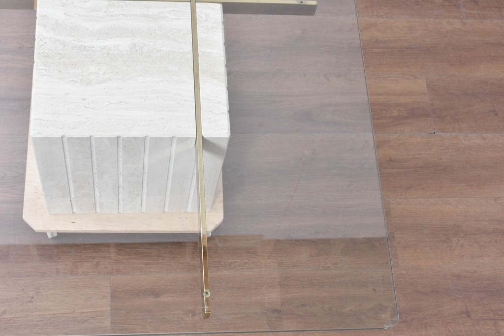 中古　イタリア高級家具ブランド　Artedi(アルディ)　石材ベースと十字フレームが特徴的なガラストップローテーブル　(R-087011)