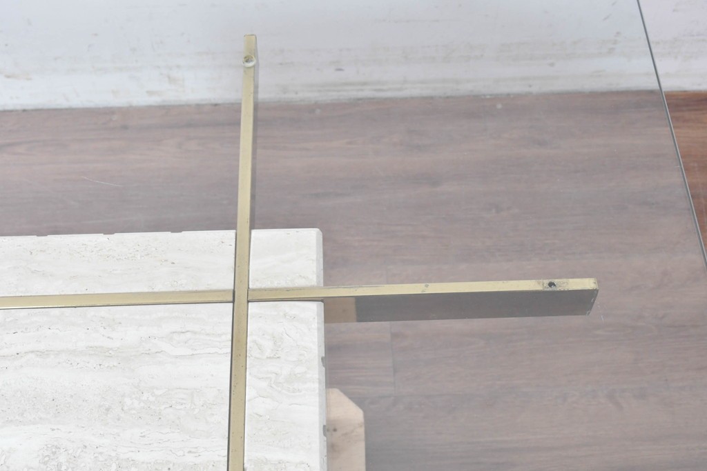 中古　イタリア高級家具ブランド　Artedi(アルディ)　石材ベースと十字フレームが特徴的なガラストップローテーブル　(R-087011)