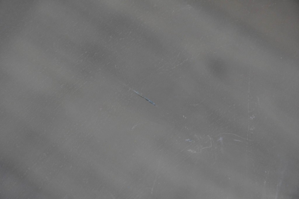 中古　イタリア高級家具ブランド　Artedi(アルディ)　石材ベースと十字フレームが特徴的なガラストップローテーブル　(R-087011)