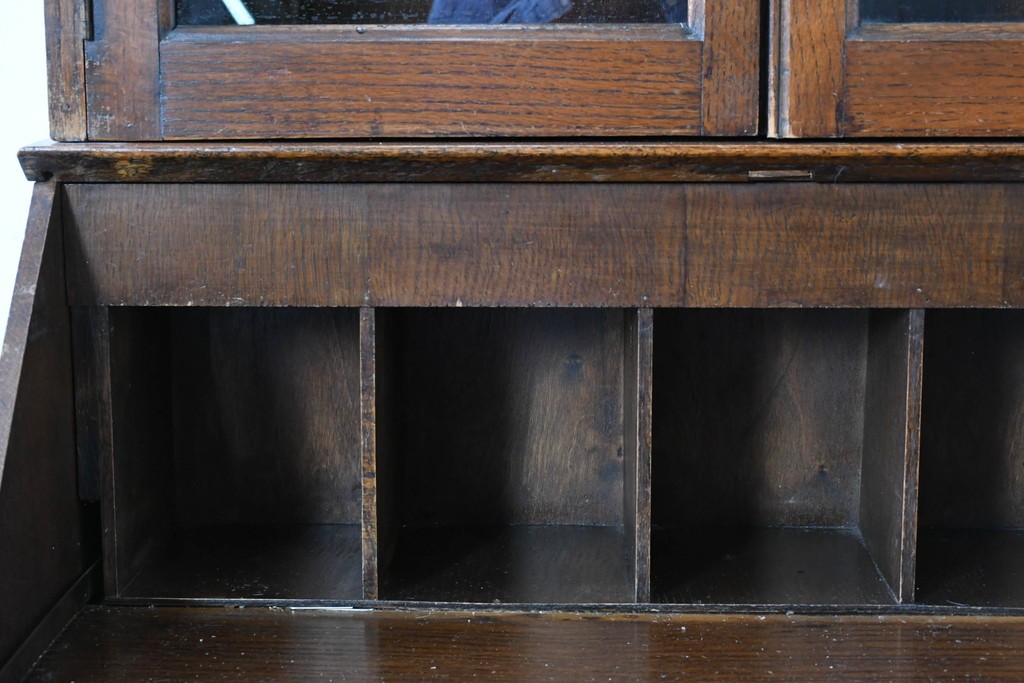 イギリスアンティーク　オーク材　小振りなビューローブックケース　(R-087015)