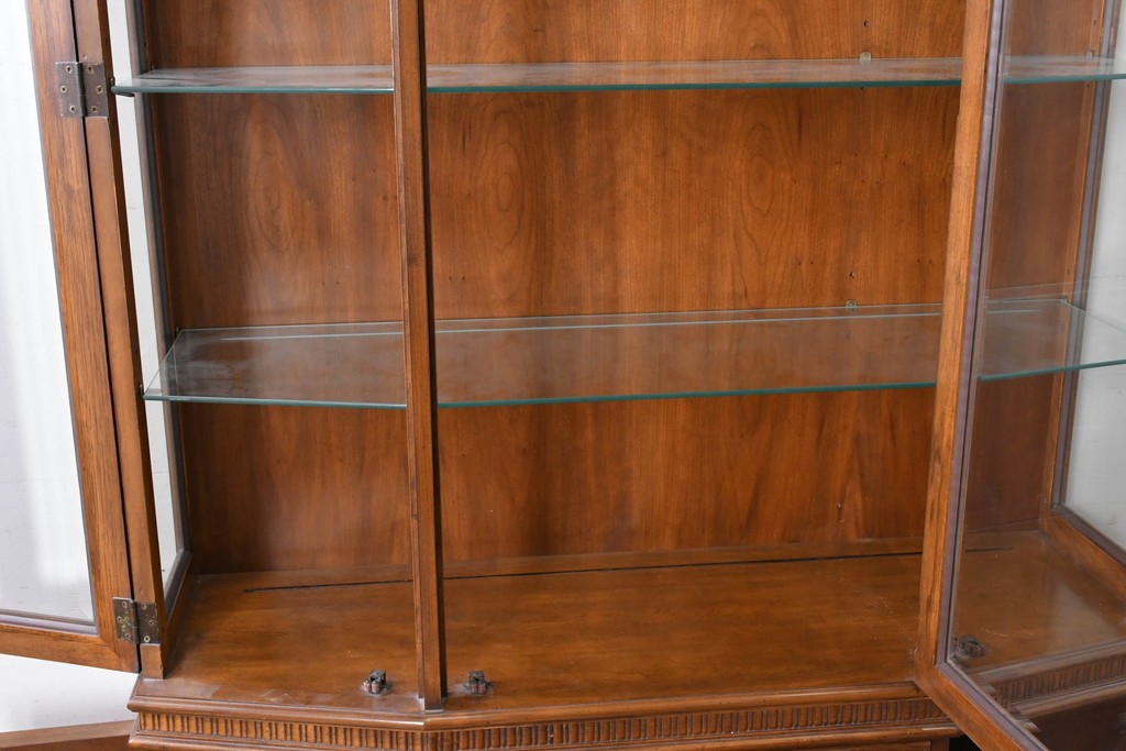 中古　美品　DREXEL HERITAGE(ドレクセルヘリテイジ)　TRYON MANOR(トライオンメナー)　格調高い照明付きキャビネット　(R-087016)