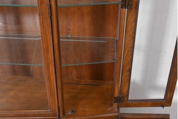 中古　美品　DREXEL HERITAGE(ドレクセルヘリテイジ)　TRYON MANOR(トライオンメナー)　格調高い照明付きキャビネット　(R-087016)