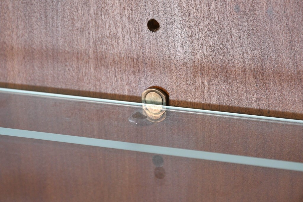 中古　美品　DREXEL HERITAGE(ドレクセルヘリテイジ)　TRYON MANOR(トライオンメナー)　格調高い照明付きキャビネット　(R-087016)