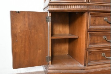 中古　美品　DREXEL HERITAGE(ドレクセルヘリテイジ)　TRYON MANOR(トライオンメナー)　格調高い照明付きキャビネット　(R-087016)