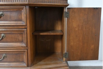 中古　美品　DREXEL HERITAGE(ドレクセルヘリテイジ)　TRYON MANOR(トライオンメナー)　格調高い照明付きキャビネット　(R-087016)