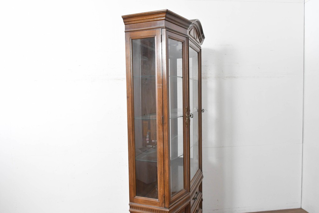 中古　美品　DREXEL HERITAGE(ドレクセルヘリテイジ)　TRYON MANOR(トライオンメナー)　格調高い照明付きキャビネット　(R-087016)