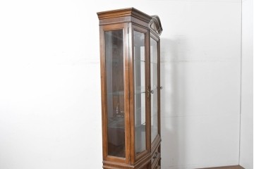 中古　美品　DREXEL HERITAGE(ドレクセルヘリテイジ)　TRYON MANOR(トライオンメナー)　格調高い照明付きキャビネット　(R-087016)