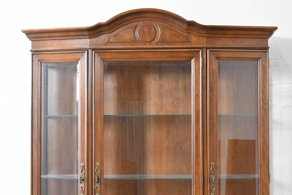 中古　美品　DREXEL HERITAGE(ドレクセルヘリテイジ)　TRYON MANOR(トライオンメナー)　格調高い照明付きキャビネット　(R-087016)