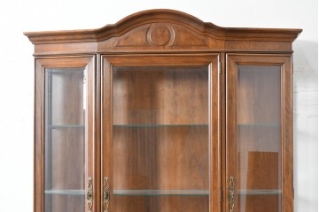 中古　美品　DREXEL HERITAGE(ドレクセルヘリテイジ)　TRYON MANOR(トライオンメナー)　格調高い照明付きキャビネット　(R-087016)