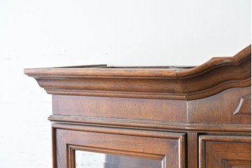 中古　美品　DREXEL HERITAGE(ドレクセルヘリテイジ)　TRYON MANOR(トライオンメナー)　格調高い照明付きキャビネット　(R-087016)