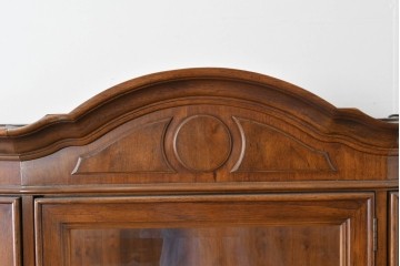 中古　美品　DREXEL HERITAGE(ドレクセルヘリテイジ)　TRYON MANOR(トライオンメナー)　格調高い照明付きキャビネット　(R-087016)