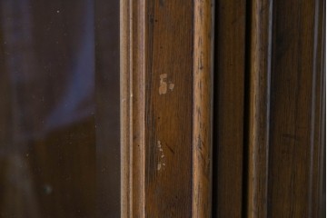 中古　美品　DREXEL HERITAGE(ドレクセルヘリテイジ)　TRYON MANOR(トライオンメナー)　格調高い照明付きキャビネット　(R-087016)