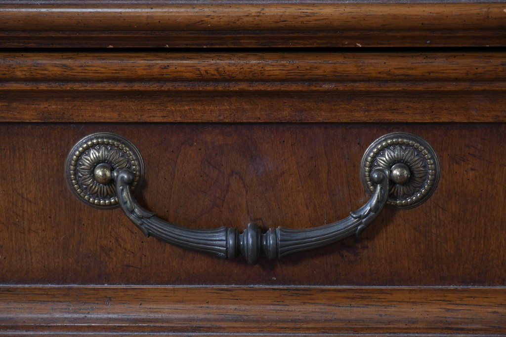 中古　美品　DREXEL HERITAGE(ドレクセルヘリテイジ)　TRYON MANOR(トライオンメナー)　格調高い照明付きキャビネット　(R-087016)