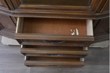 中古　美品　DREXEL HERITAGE(ドレクセルヘリテイジ)　TRYON MANOR(トライオンメナー)　格調高い照明付きキャビネット　(R-087016)