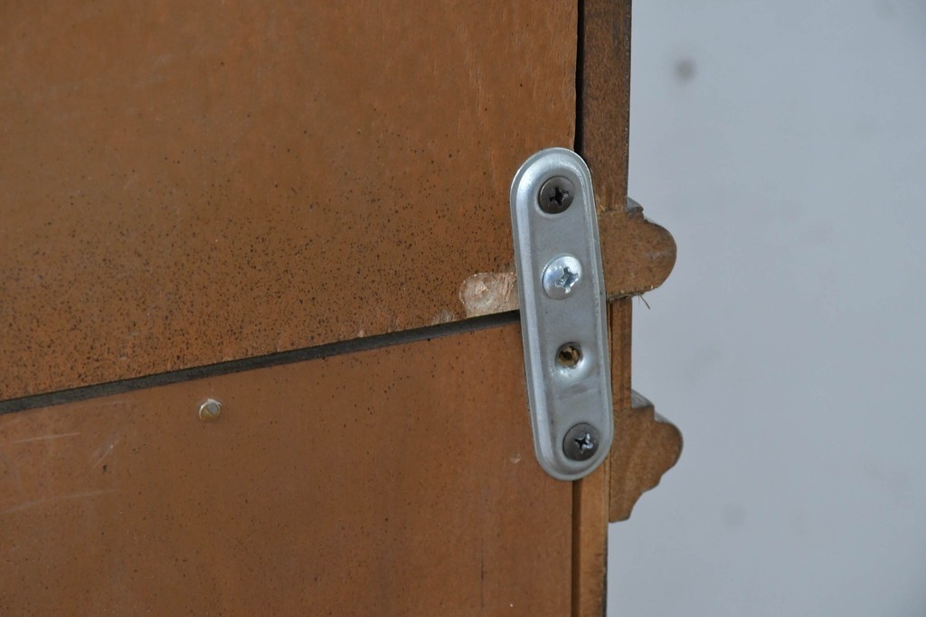 中古　美品　DREXEL HERITAGE(ドレクセルヘリテイジ)　TRYON MANOR(トライオンメナー)　格調高い照明付きキャビネット　(R-087016)