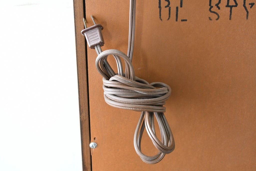 中古　美品　DREXEL HERITAGE(ドレクセルヘリテイジ)　TRYON MANOR(トライオンメナー)　格調高い照明付きキャビネット　(R-087016)