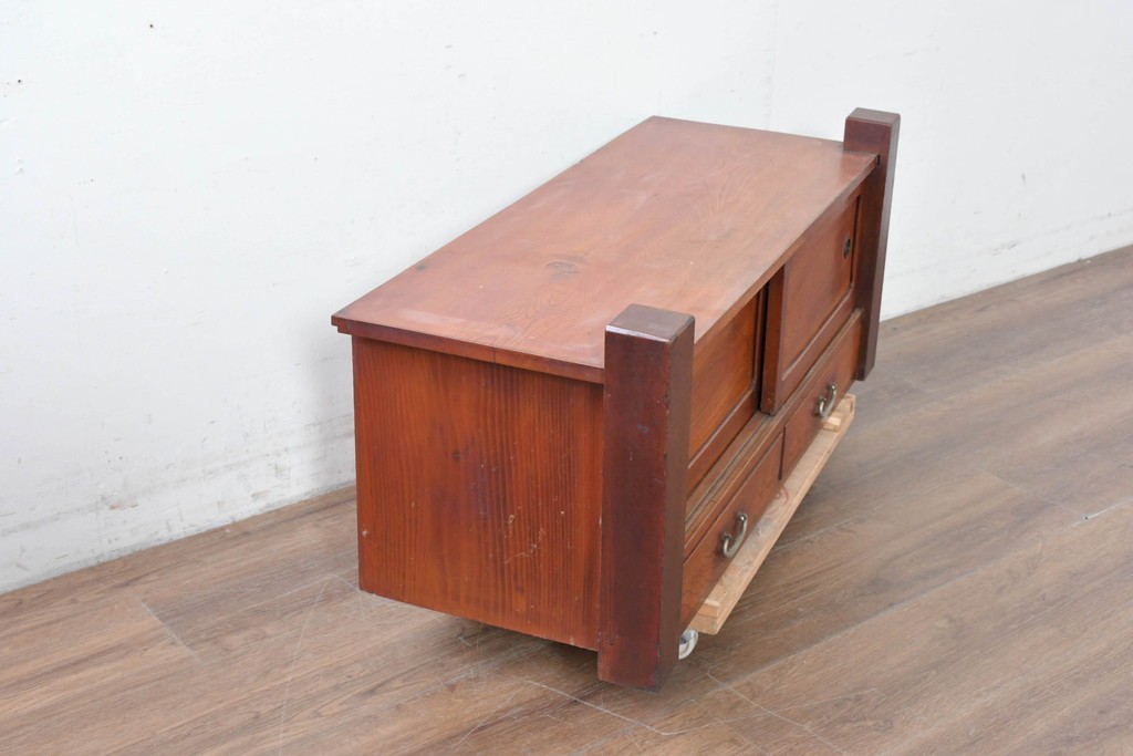 和製ヴィンテージ　両端の力強い柱状の意匠がアクセントの引き出し付き置き床　(R-087017)