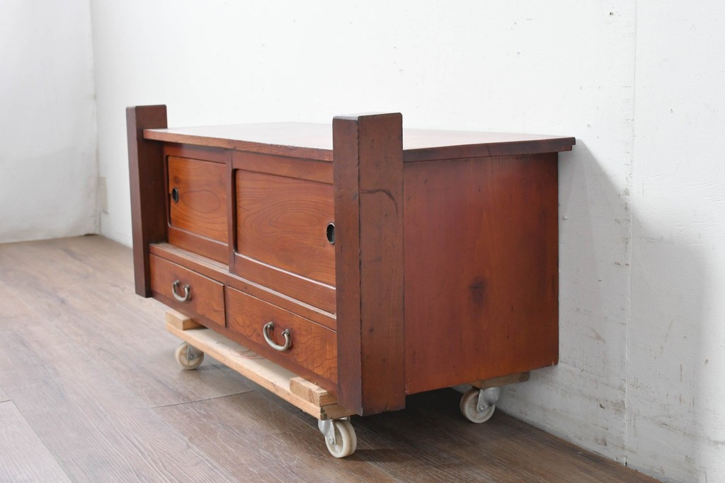 和製ヴィンテージ　両端の力強い柱状の意匠がアクセントの引き出し付き置き床　(R-087017)