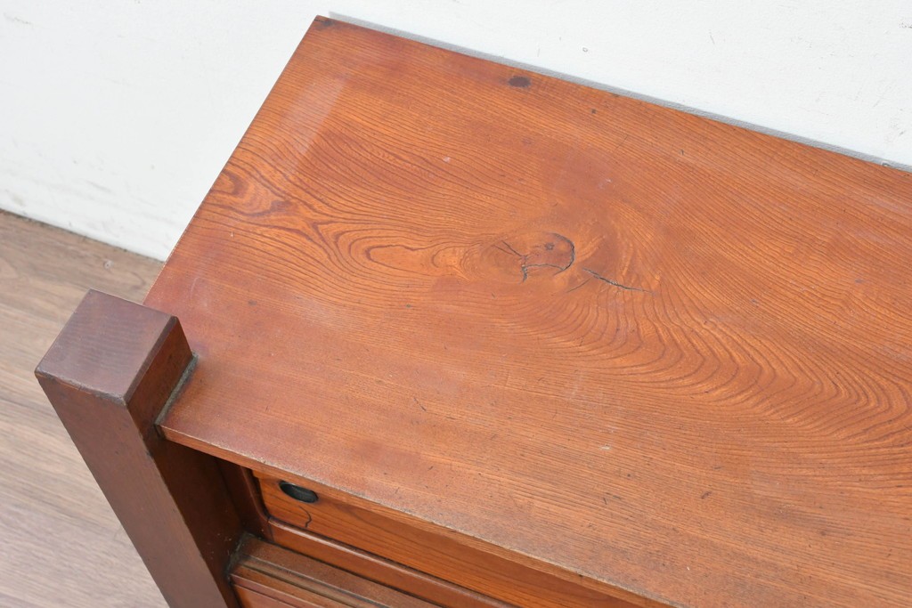 和製ヴィンテージ　両端の力強い柱状の意匠がアクセントの引き出し付き置き床　(R-087017)