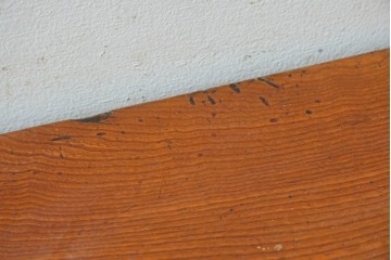 和製ヴィンテージ　両端の力強い柱状の意匠がアクセントの引き出し付き置き床　(R-087017)