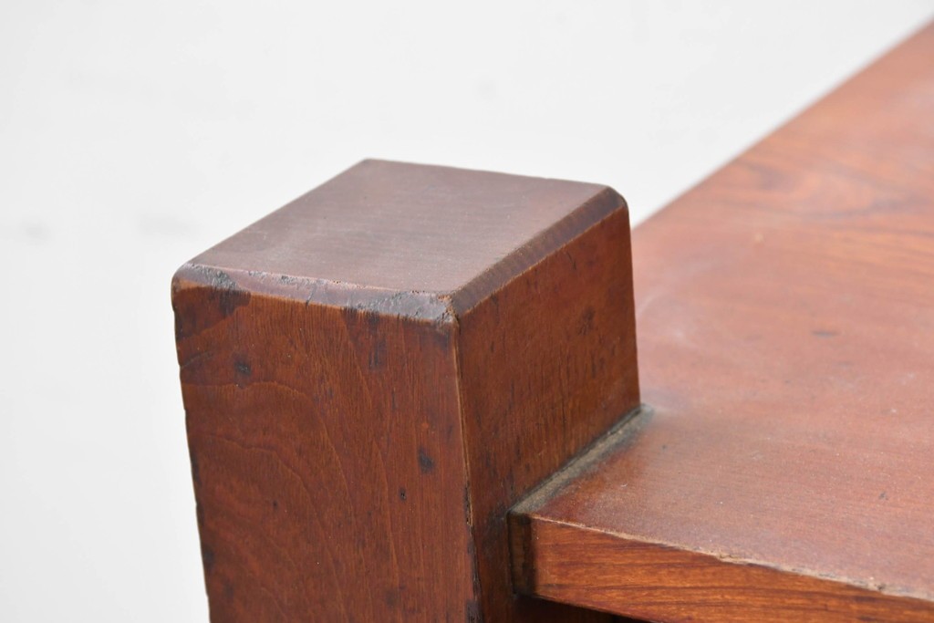 和製ヴィンテージ　両端の力強い柱状の意匠がアクセントの引き出し付き置き床　(R-087017)