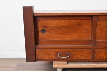 和製ヴィンテージ　両端の力強い柱状の意匠がアクセントの引き出し付き置き床　(R-087017)