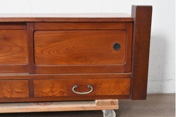 和製ヴィンテージ　両端の力強い柱状の意匠がアクセントの引き出し付き置き床　(R-087017)