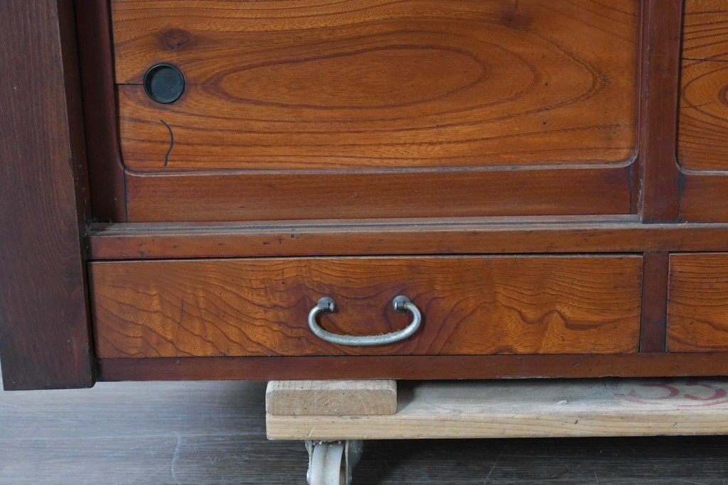 和製ヴィンテージ　両端の力強い柱状の意匠がアクセントの引き出し付き置き床　(R-087017)