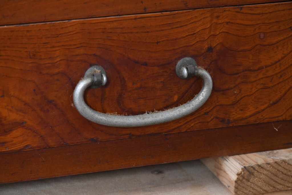 和製ヴィンテージ　両端の力強い柱状の意匠がアクセントの引き出し付き置き床　(R-087017)