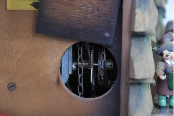 中古　美品　REUGE(リュージュ)　スイス製オルゴール付き　シャレーデザインの鳩時計　(R-087018)