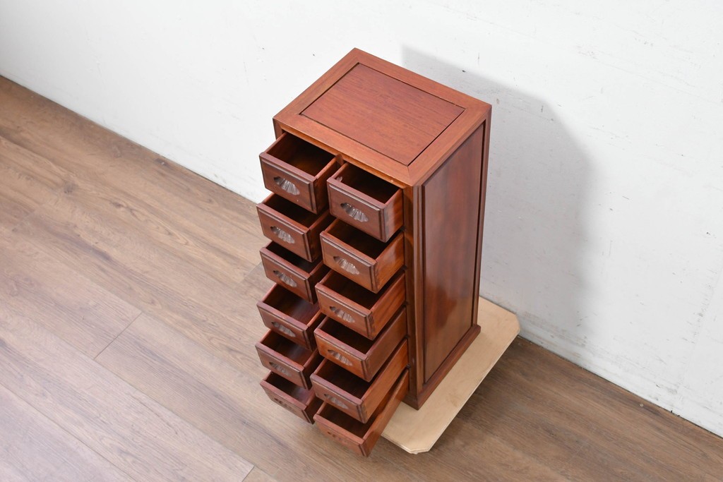 和製ヴィンテージ　花梨(カリン)材　引き出し12杯のサイドチェスト　(R-087019)