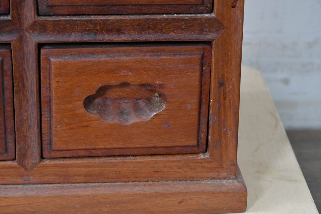 和製ヴィンテージ　花梨(カリン)材　引き出し12杯のサイドチェスト　(R-087019)