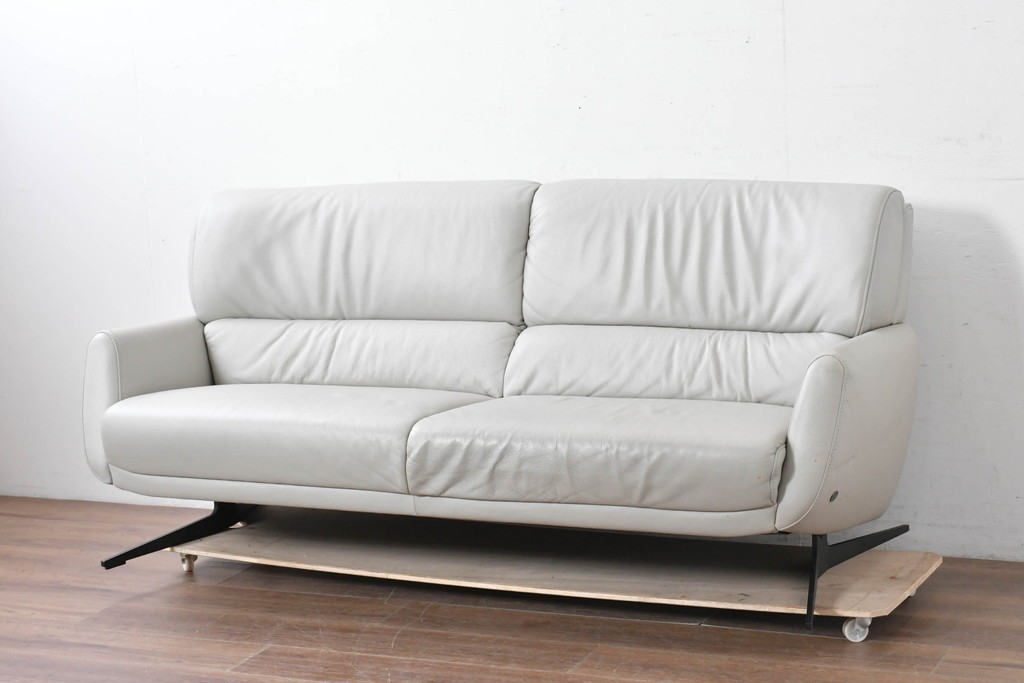 中古　IDC大塚家具取り扱い　himolla(ヒモラ)　ハーゲン　model.9805　総革張りの3人掛けソファ　定価約49万円　(R-087020)