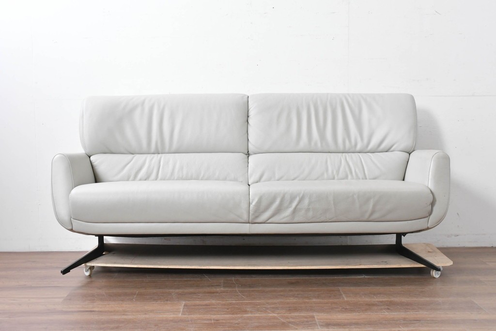 中古　IDC大塚家具取り扱い　himolla(ヒモラ)　ハーゲン　model.9805　総革張りの3人掛けソファ　定価約49万円　(R-087020)