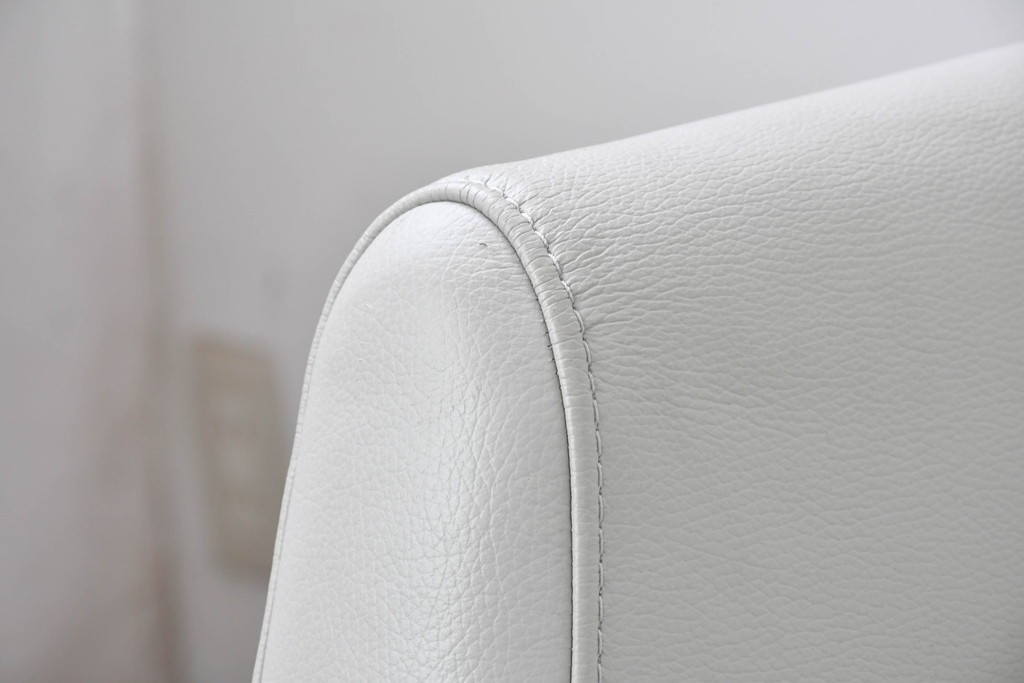 中古　IDC大塚家具取り扱い　himolla(ヒモラ)　ハーゲン　model.9805　総革張りの3人掛けソファ　定価約49万円　(R-087020)