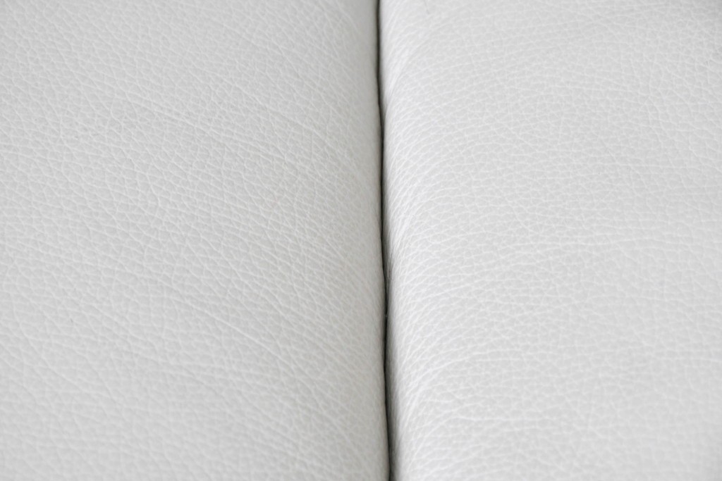 中古　IDC大塚家具取り扱い　himolla(ヒモラ)　ハーゲン　model.9805　総革張りの3人掛けソファ　定価約49万円　(R-087020)