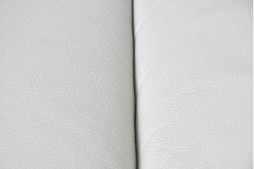 中古　IDC大塚家具取り扱い　himolla(ヒモラ)　ハーゲン　model.9805　総革張りの3人掛けソファ　定価約49万円　(R-087020)