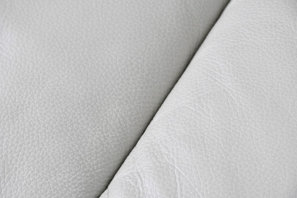 中古　IDC大塚家具取り扱い　himolla(ヒモラ)　ハーゲン　model.9805　総革張りの3人掛けソファ　定価約49万円　(R-087020)