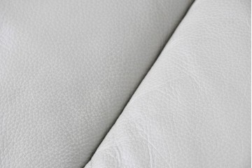 中古　IDC大塚家具取り扱い　himolla(ヒモラ)　ハーゲン　model.9805　総革張りの3人掛けソファ　定価約49万円　(R-087020)