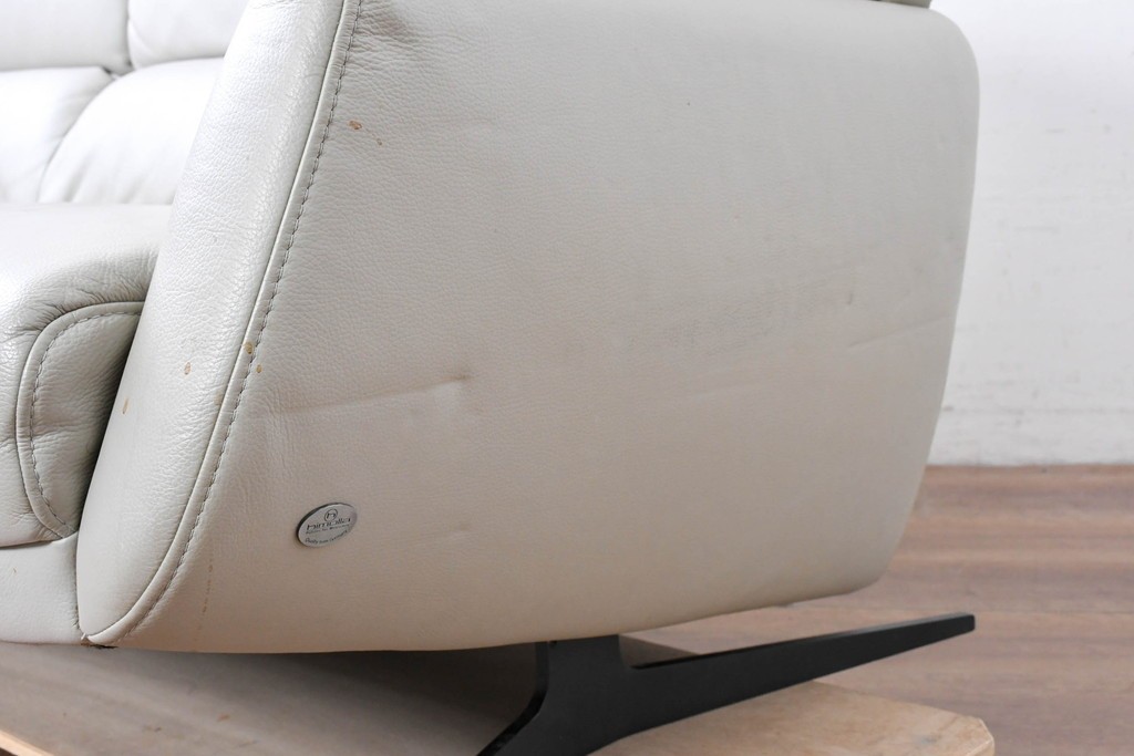 中古　IDC大塚家具取り扱い　himolla(ヒモラ)　ハーゲン　model.9805　総革張りの3人掛けソファ　定価約49万円　(R-087020)