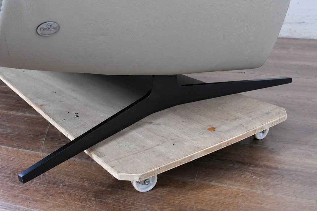 中古　IDC大塚家具取り扱い　himolla(ヒモラ)　ハーゲン　model.9805　総革張りの3人掛けソファ　定価約49万円　(R-087020)