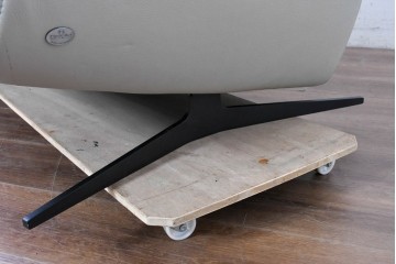 中古　IDC大塚家具取り扱い　himolla(ヒモラ)　ハーゲン　model.9805　総革張りの3人掛けソファ　定価約49万円　(R-087020)