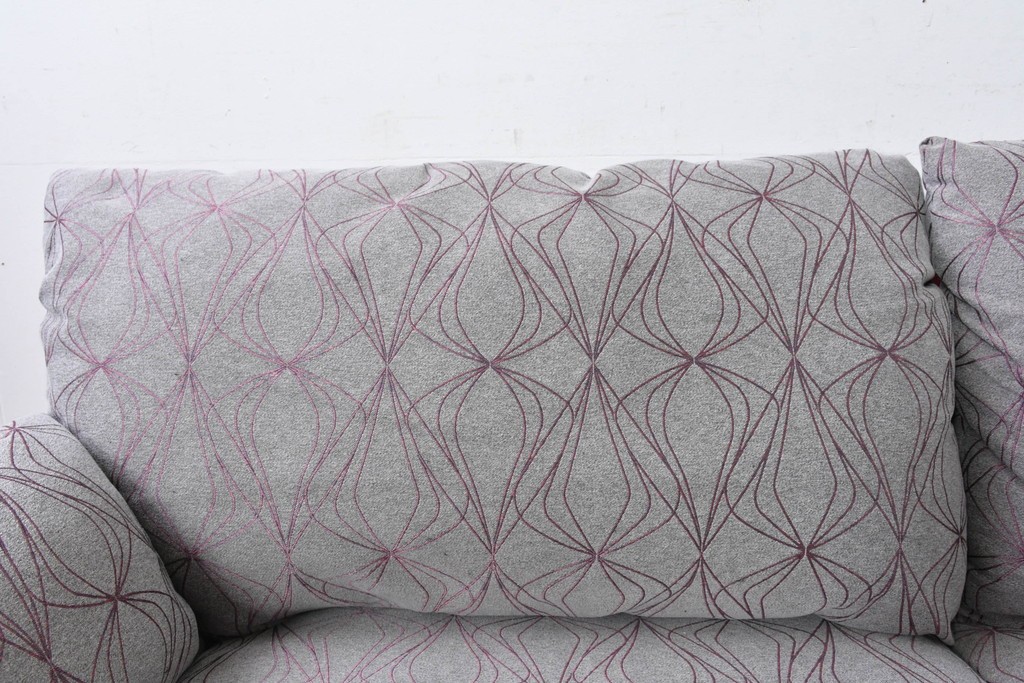 新古　未使用展示品　超美品　HUKLA Classic(フクラ)　CLIVIA(クリビア)　FF- 2003/FC-2614　曲線的フォルムと大胆な配色が目を引く2.5人掛けソファ　定価約53万円　(R-087021)