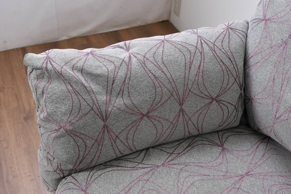 新古　未使用展示品　超美品　HUKLA Classic(フクラ)　CLIVIA(クリビア)　FF- 2003/FC-2614　曲線的フォルムと大胆な配色が目を引く2.5人掛けソファ　定価約53万円　(R-087021)