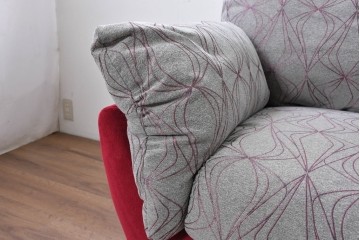 新古　未使用展示品　超美品　HUKLA Classic(フクラ)　CLIVIA(クリビア)　FF- 2003/FC-2614　曲線的フォルムと大胆な配色が目を引く2.5人掛けソファ　定価約53万円　(R-087021)